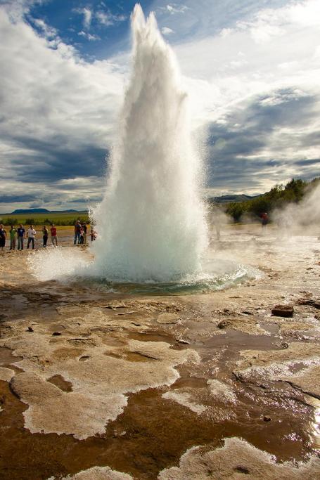 The Strokkur geyser in the Hvítá river region (Iceland) expels boiling water regularly, every 5—10 minutes.