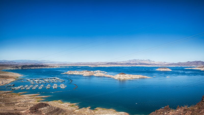 Lake Mead near Hoover Dam on the border between Nevada and Arizona, USA. (Source: © tpc0361 / stock.adobe.com)