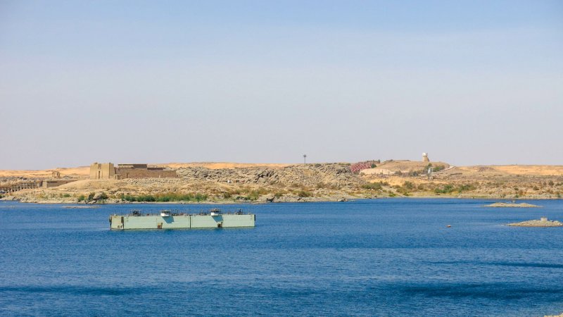 Lake Nasser is one of the largest man-made reservoirs in the world. It extends from southern Egypt into northern Sudan and is approximately 500 km long. (Source: © Karel / stock.adobe.com)