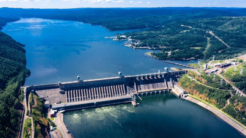 The Krasnoyarsk hydroelectric power plant on the Yenisei River, Russia. (Source: © Евгений Кожевников / stock.adobe.com)