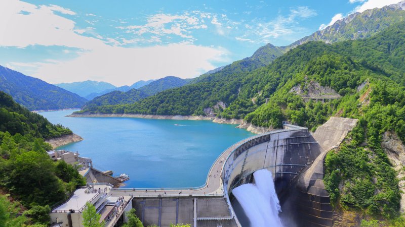 A valley was flooded in the process of building this storage hydroelectric power plant. (Source: © JP trip landscape DL / stock.adobe.com)