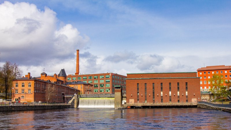 A hydroelectric power plant on a river cascade in the city of Tampere, Finland. (Source: © Alex Shirmanov / stock.adobe.com)