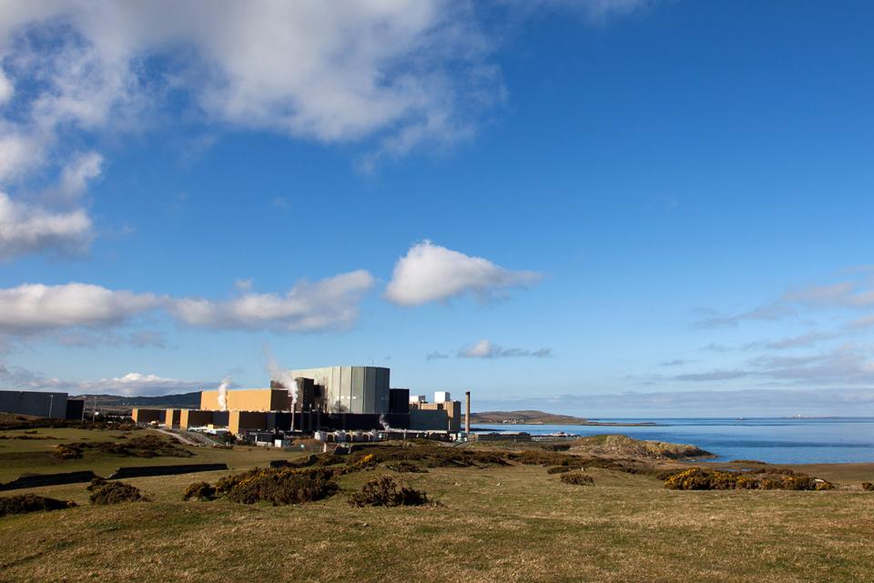 At the Wylfa nuclear power plant, two stages of dry spent fuel storage were used: initial storage cooled by CO₂, followed by longer-term storage cooled by air.(Source: © Gail Johnson / stock.adobe.com)