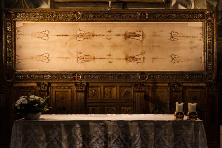 Radiocarbon dating of the famous Shroud of Turin in 1988 dated the linen to between AD 1260 and 1390. (Source: © Paolo Gallo / stock.adobe.com)