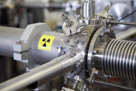 Gamma radiation is used in industrial radiography to detect internal defects and cracks in materials and to check the quality of welds. (Source: © perfectmatch / stock.adobe.com)