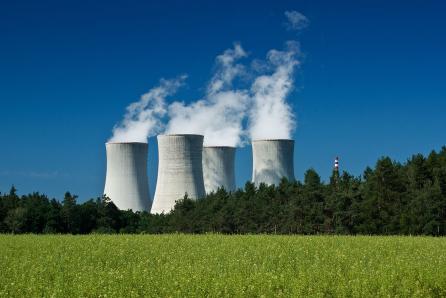 Natural-draught cooling towers are a dominant feature of many nuclear and fossil-fuel power plants that do not use direct cooling with water from a river, lake or sea. (Source: © meryll / stock.adobe.com)