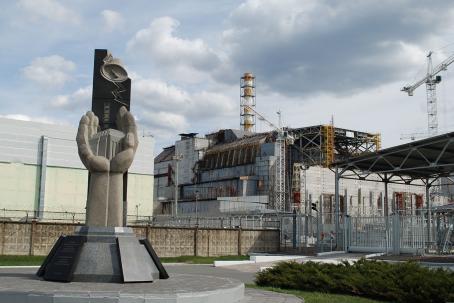 The Chernobyl Nuclear Power Plant. A memorial dedicated to the workers who took part in the immediate response to and cleanup of the accident stands about 100 metres from the destroyed Unit 4. (Source: © Volha Murashka / stock.adobe.com)