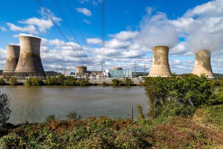 The Three Mile Island nuclear power plant was named after the island on which it is located, about three miles downstream from Middletown on the Susquehanna River in Pennsylvania, USA. (Source: © George Sheldon / stock.adobe.com)