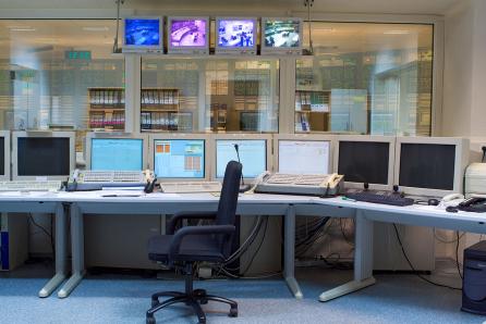 A very important part of the nuclear power plant operator's practical training is simulator training. It takes place in an accurate copy of the actual control room where operators learn how to handle various standard, as well as non-standard, situations. (Source: © PozitivStudija / stock.adobe.com)