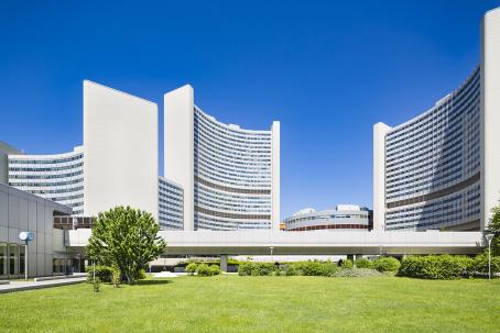 Modern buildings of the Vienna International Centre (VIC), home to the headquarters of the International Atomic Energy Agency (IAEA) and several other United Nations organisations and offices. (Source: © IndustryAndTravel / stock.adobe.com)