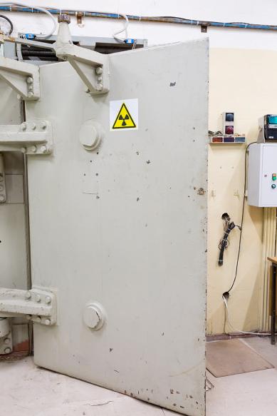 Access to the containment and other hermetically sealed areas is generally restricted while the reactor is operating. Personnel normally enter these areas during refuelling and maintenance outages, when access can be permitted under controlled conditions. (Source: © Shchipkova Elena / stock.adobe.com)