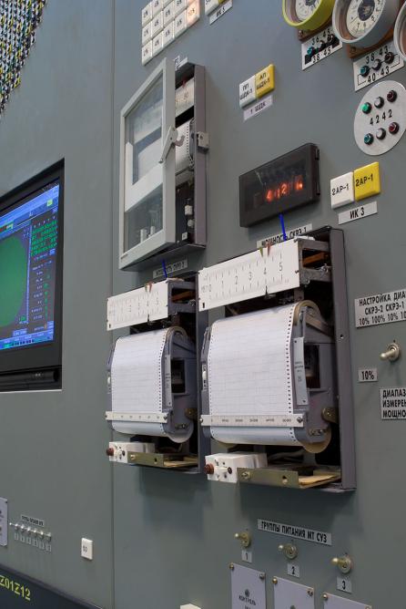 In older nuclear power plants, important operating parameters were recorded on paper by chart recorders and printers. Modern plants use digital systems to record, store and analyse operating data. (Source: © PozitivStudija / stock.adobe.com)