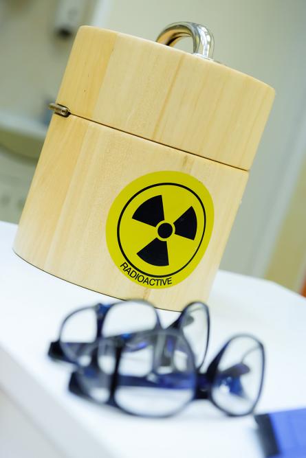 Sealed radioactive sources are transported in shielded containers. At the end of their useful life, they must be safely managed according to their activity and radionuclide content, which determine the required shielding and disposal method. (Source: © Alex Tihonov / stock.adobe.com)
