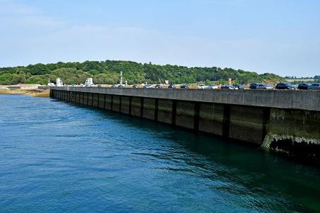 Due to the regular patterns of tides, the integration of tidal power plants into the grid will pose no problem.