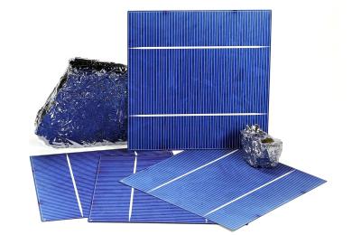 Cheaper polycrystalline photovoltaic cells are made from a material composed of small silicon crystals.