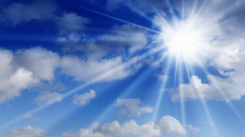 During the day, the bright sky is caused by the scattering of visible sunlight in the atmosphere. (Source: © Vera Kuttelvaserova / stock.adobe.com)
