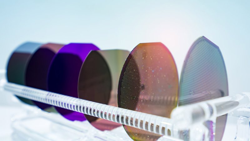 Silicon wafers used in semiconductor manufacturing. (Source: © xiaoliangge / stock.adobe.com)