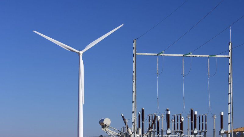 An electrical substation connects a wind farm to the power grid and provides the necessary voltage transformation and switching. (Source: © pedrosala / stock.adobe.com)