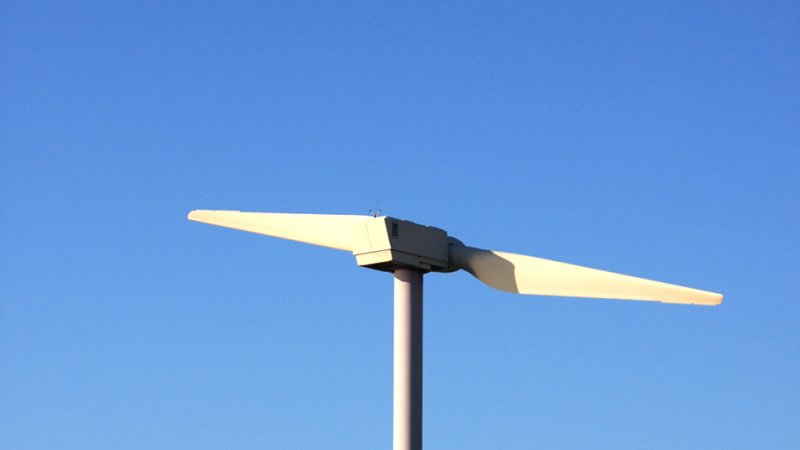 A row of two-bladed wind turbines in the Netherlands. (Source: © surpasspro / stock.adobe.com)