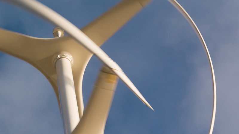 A vertical-axis wind turbine with helical blades, which provide a more uniform torque during rotation. (Source: © Joseph Clemson / stock.adobe.com)