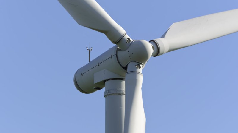 One of thirteen horizontal-axis wind turbines operating at the Royd Moor wind farm in England. The turbine has a rotor diameter of 37 m and a capacity of 500 kW. (Source: © Stephen Meese / stock.adobe.com)