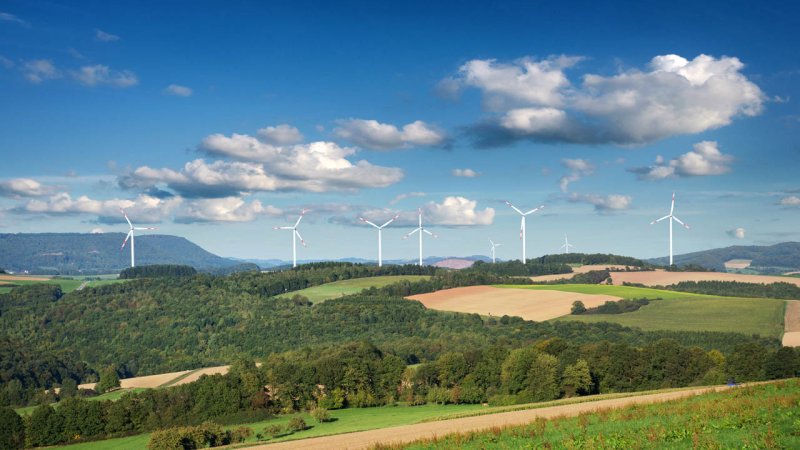 The construction of a wind farm can significantly change the appearance of a landscape. (Source: © Petair / stock.adobe.com)