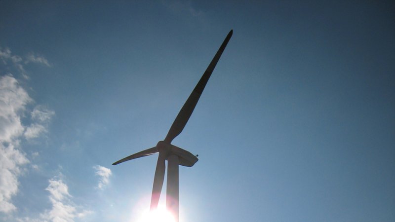 Under certain conditions, rotating wind turbine blades can cause shadow flicker. (Source: © T^^F / stock.adobe.com)